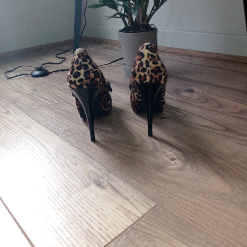 High heels - Picture 3 of 3